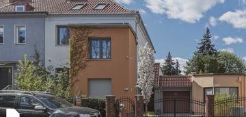 Dom po remoncie tuż przy ogrodzie botanicznym