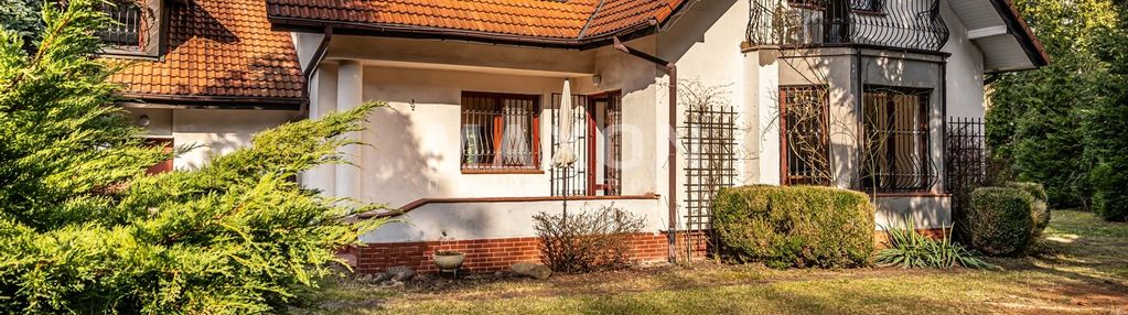 Dom 326 mkw. 8 pokoi, duża działka, las