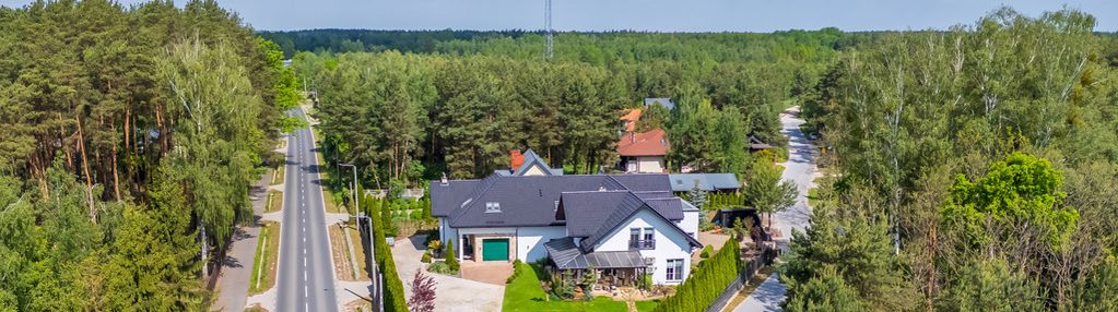 Urokliwy dom z przestrzenią mieszkalną i biznesową