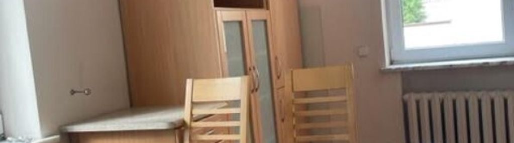 Dom dla pracowników z przestronnymi pokojami.