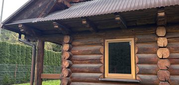 Drewniany dom z bali z dużą działką leśną