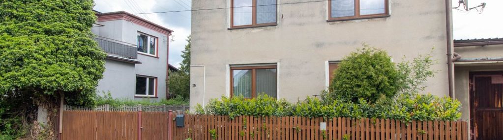 Dom piętrowy  przy parku miejskim w lublińcu