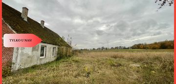 Klimatyczny dom z czerwonej cegły na wsi