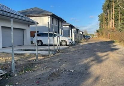 Działka w kształcie prostokąta o pow. 2447 m2.