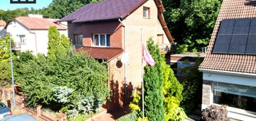 Dom ze ścianą lasy | wolnostojący | ogród | garaż