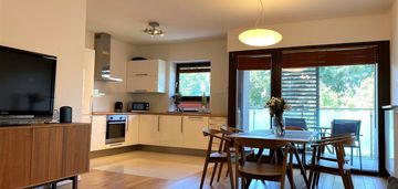 Komfortowy apartament w centrum łodzi obok parku.