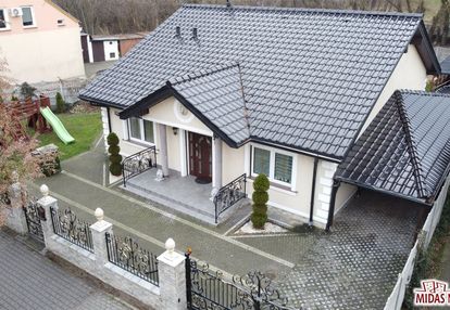 Urokliwy dom o podwyższonym standarcie