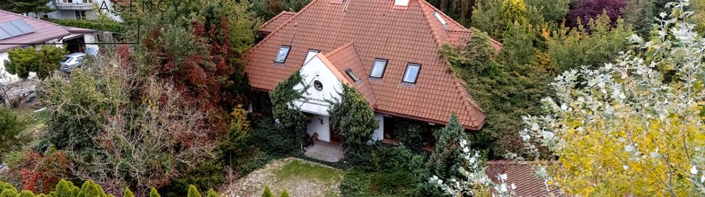 Piękny ogród - dwa wjazdy - działka 2100mkw