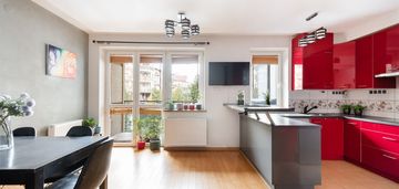 3-pokoje/ dwustronne/ 2-balkony/ garaż/ komórka