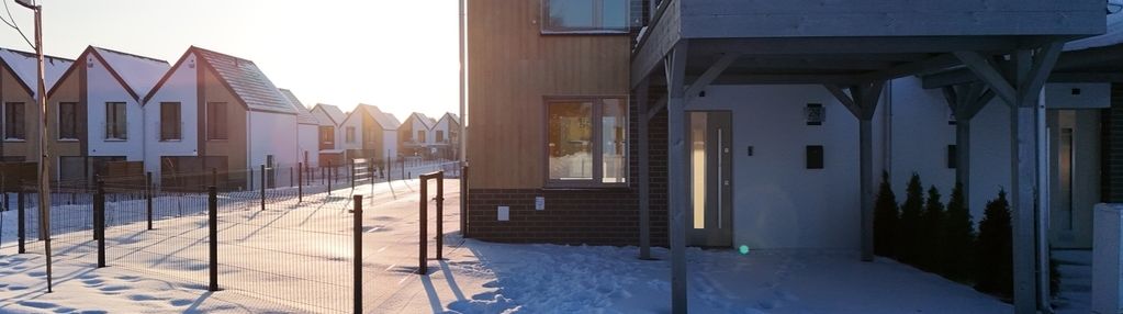 Dom w standardzie dewelop. (parter+piętro) ogródek