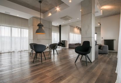 Loftowy penthouse widokowy na zabłociu