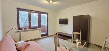 Ładna kawalerka z odrębną kuchnią blisko plaży