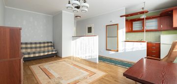 Wygodna kawalerka, z dobrą komunikacją