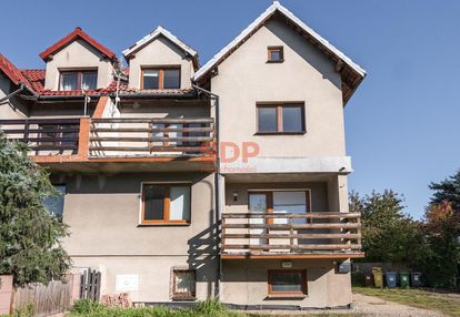 Bliźniak, 258 m2, 7 sypialni, działka 287 m2, r. 2003