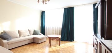 Jasne 2-pokojowe mieszkanie z kuchnią i parkingiem