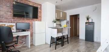 Kawalerka z pięknym widokiem i dużym schowkiem