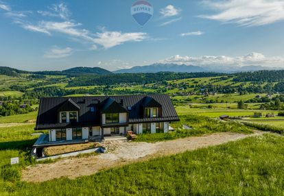Budynek z apartamentami w grywałdzie