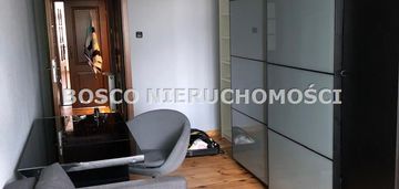 Ścisłe centrum, kamienica w dobrym stanie