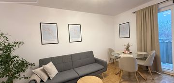 Przy metrze/balkon/oddzielna kuchnia