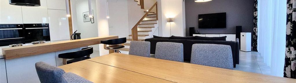 Nowoczesny dom dla rodziny, garaż, wiata, stradom