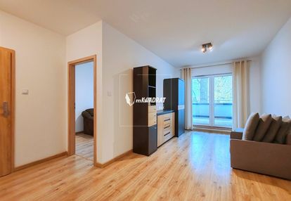 Miłosza. mieszkanie, miejsce postojowe i komórka.