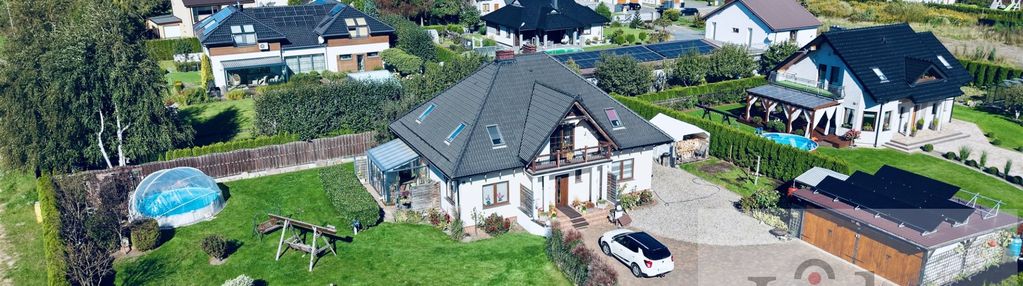 Komfortowy dom jednorodzinny z ogrodem zimowym