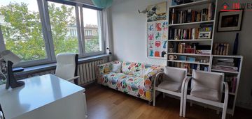 Ścisłe centrum cegła ciche warto
