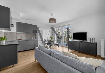 3 pokoje, balkon, garaż, komórka, nova ochota