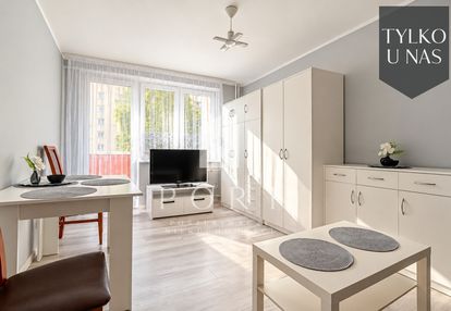 Mieszkanie 2 pokojowe z balkonem i komórką.