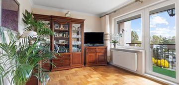 Zanurzone w zieleni, jasne i przestronne kw loggia