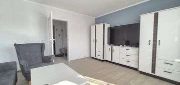 Umeblowana i wyposażona kawalerka.