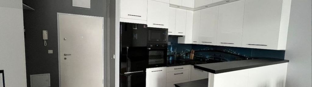 | w pełni umeblowane | winda | balkon |