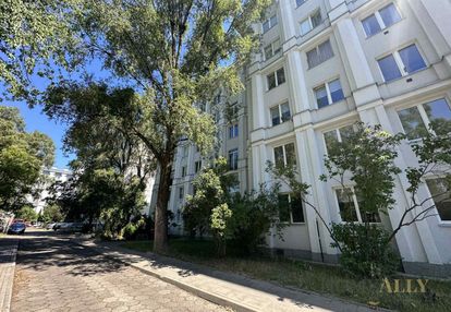 3 pokoje w zadbanej kamiennicy na mokotowie