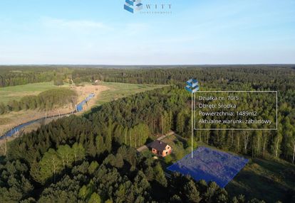 Działka otoczona lasami - śródka