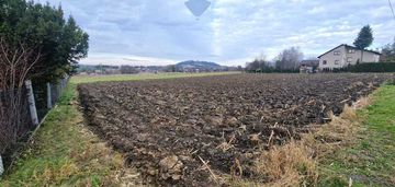 Czego brakuje tej działce ?