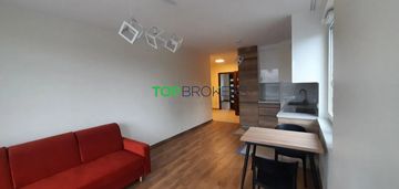 Całkowicie nowe trzy pokoje, garaż