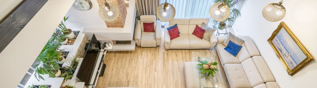 4 sypialnie, 2 łazienki dodatkowy pokój "klubowy".