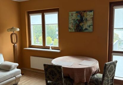 | doskonała lokalizacja | duży balkon | winda |