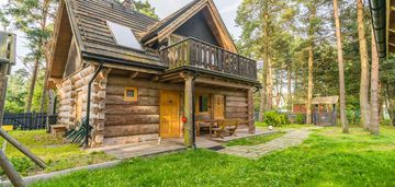 Dwa klimatyczne i urocze domy z bali świerkowej