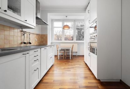 Klimatyczne mieszkanie z osobną kuchnią