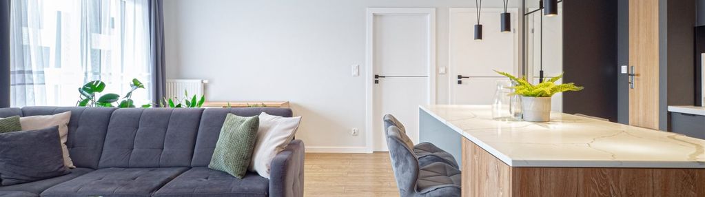Pierwszynajem,dużybalkon,parking,szafy,nowe,pwróbl