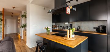 Nowoczesne mieszkanie z pięknym widokiem w redzie.