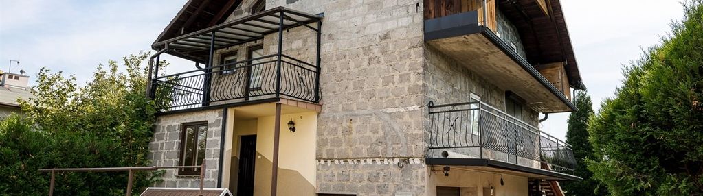 Dom w centrum miejscowości