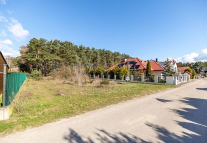 Działka granicząca z lasem, niedaleko morza,