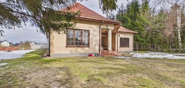 Bungalow na dużej działce, blisko centrum