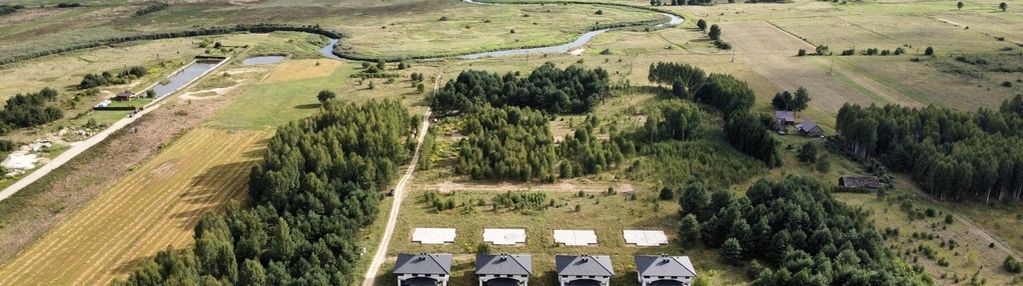 I ostatnia linia zabudowy i las i rzeka i spokój i