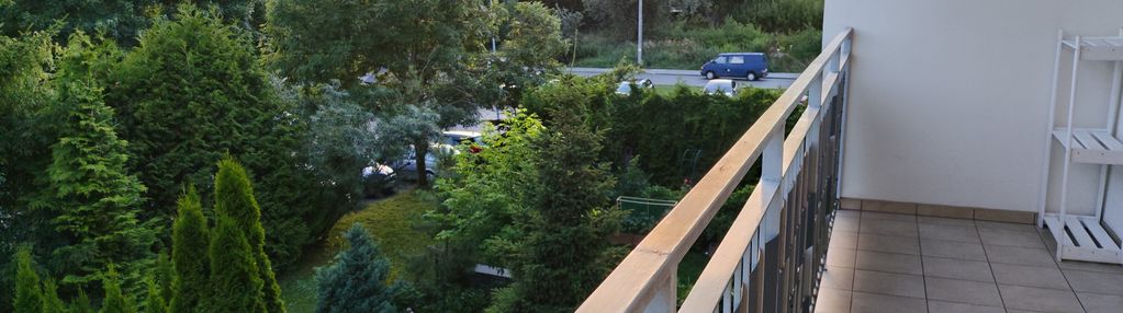 2 pokoje z miejscem postojowym i balkonem