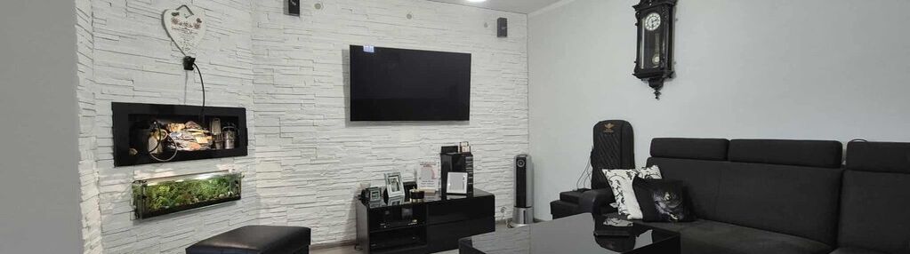 Dwa poziomy i niezależne wejście w centrum.