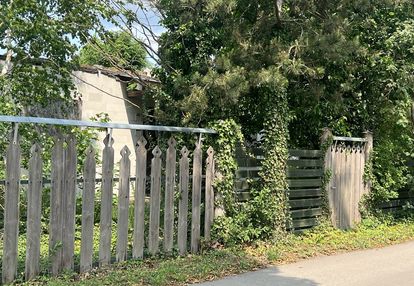 Chrząstowice_słoneczna działka z rozpoczętą budową