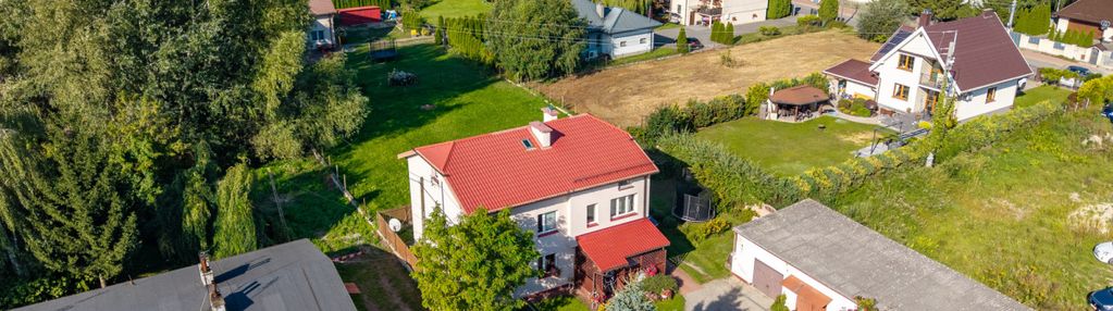 Przestronny dom z garażem i osobnymi wejściami